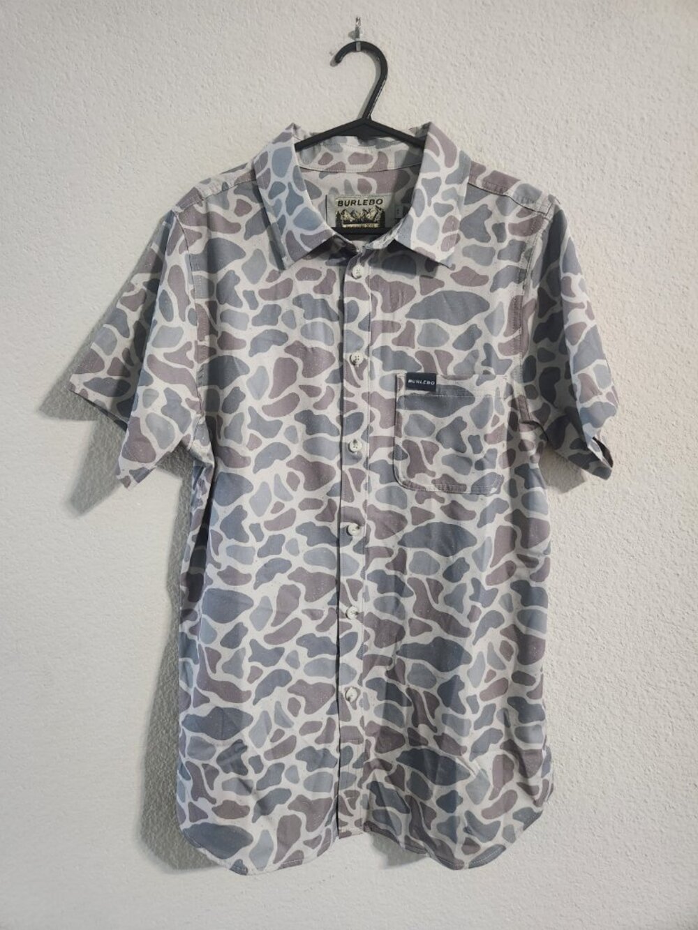 Burlebo Performance Button up Shirt Classic Deer Camo Pattern Men’s Small NWOT